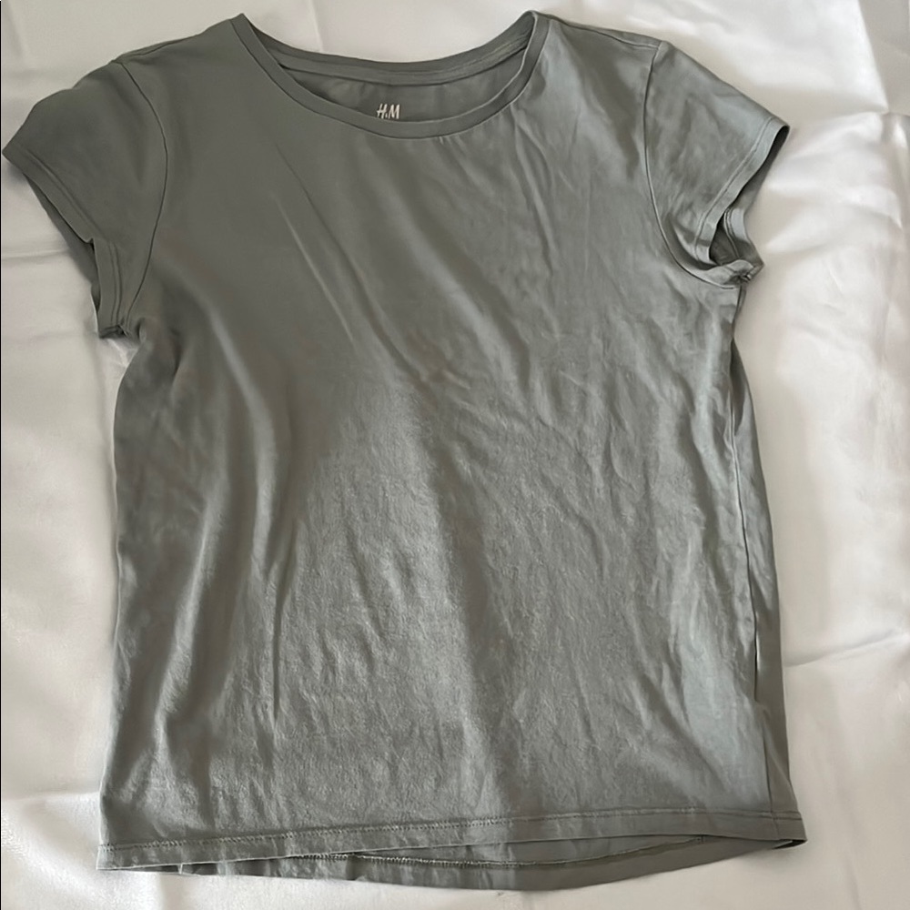 H&M Women's Short Sleeve Tee in olive green
